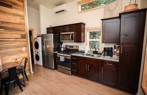 Forks House | Tiny home in the heart of Forks w/starlink & yard
