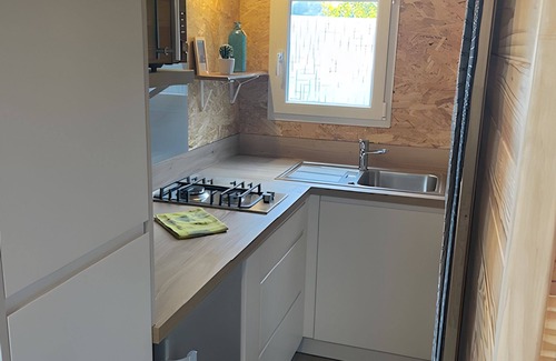 Bessuejouls House | Tiny Home 'La Gondal' with Mountain View, Private Terrace and Wi-Fi