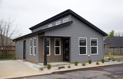 Centerton House | Tiny Home near MTB Trails, Wal-Mart HQ, Sleeps 6+