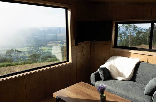 Signal Mountain Apartment | Tiny Home on the Edge of a Mountain with Private Hot Tub