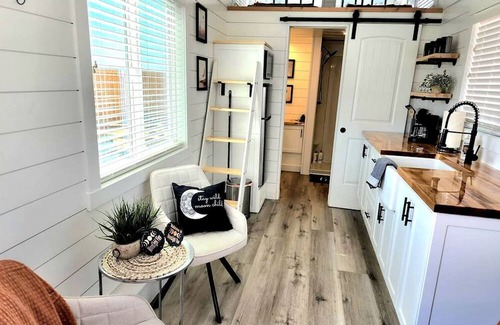 Apple Valley Cabin | Tiny Home Paradise: Private Deck & Hot Tub Getaway in Utah's Scenic Beauty