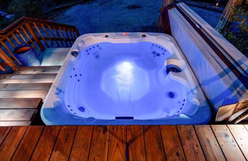 Oakhurst House | Tiny home with spa/firepit/and more