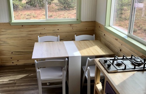 Valle Cabin | Tiny House, 30 min. to Grand Canyon and Air Conditioned!