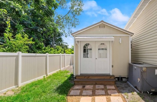 Port Orange Cottage | Tiny house 4 mins to Daytona beach. 12 mins to Speedway and Airport.
