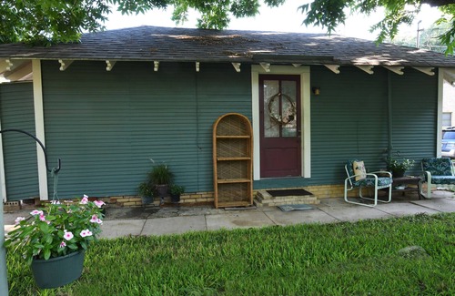 Brenham Cottage | Tiny House at Historic Holle House