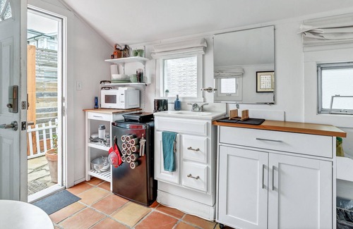 Stinson Beach Apartment | Tiny House - Big Value - Steps from the Ocean