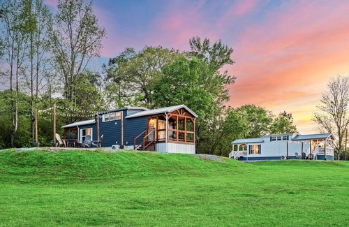Guntersville Cottage | Tiny House Cabin w/Private Firepit + Boat Parking Mins to Boat Ramps