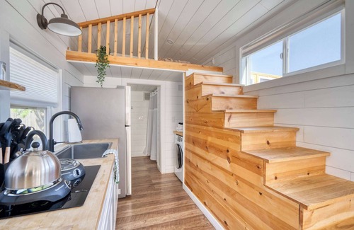 Alberta Arts District Apartment | Tiny House Close to Food, Coffee & Art