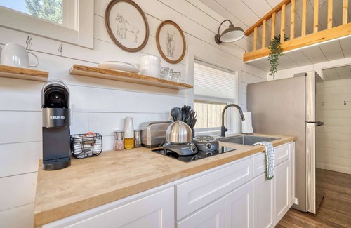 Alberta Arts District Apartment | Tiny House Close to Food, Coffee & Art