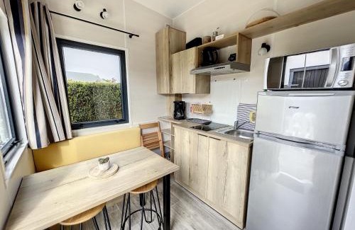 Jullouville-les-Pins House | Tiny House cosy à 200m de la plage, piscine, parking, et wifi gratuit - FR-1-361A-3