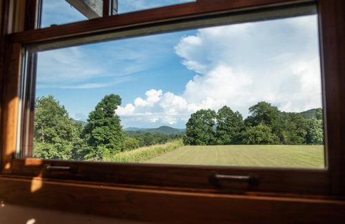Hot Springs Cabin | Tiny House Experience at its Best!