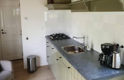 Haastrecht Cottage | Tiny house in a rural setting