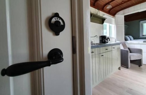 Haastrecht Cottage | Tiny house in a rural setting