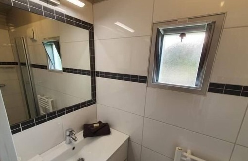 Haastrecht Cottage | Tiny house in a rural setting