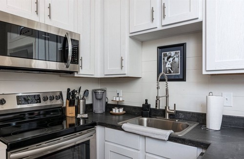 Upward House | Tiny House in GATED COMMUNITY 7 NIGHT MINI.