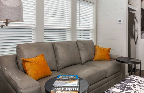 Upward House | Tiny House in GATED COMMUNITY 7 NIGHT MINI.