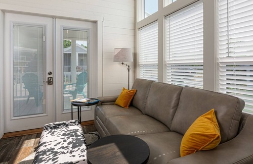Upward House | Tiny House in GATED COMMUNITY 7 NIGHT MINI.