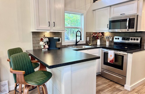 Mentone Cottage | Tiny House just minutes from the HEART of MENTONE