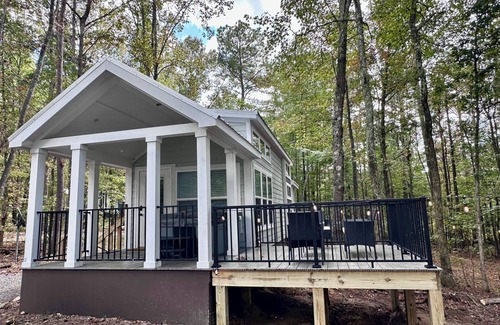 Mentone Cottage | Tiny House just minutes from the HEART of MENTONE