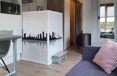 Zestienhoven Apartment | Tiny house near Rotterdam Airport
