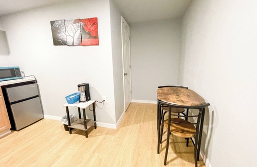 Pinellas Park House | Tiny house No. 3 Charming 1-bedroom, Kitchen in fabulous Pinellas Park with AC