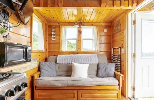Fleetwood House | Tiny House on Top of a Hill: SPECTACULAR VIEWS!