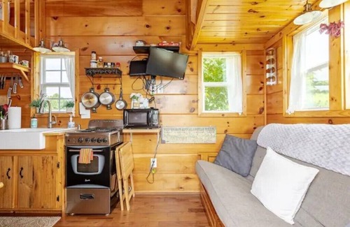 Fleetwood House | Tiny House on Top of a Hill: SPECTACULAR VIEWS!