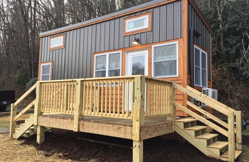 Todd House | Tiny House with New River View 15 Minutes from Boone!