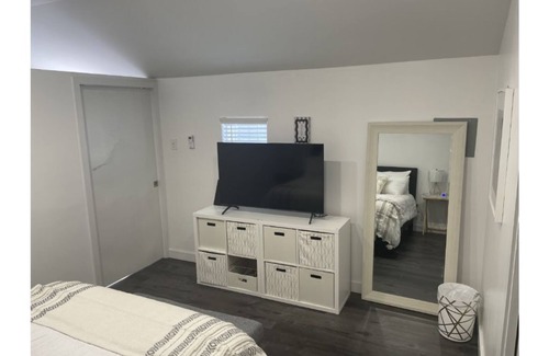 Miami Gardens House | TINY HOUSE WITH TERRACE