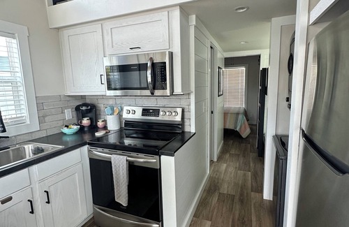 Sherrills Ford Cabin | Tiny Lakeside Retreat, sleeps 8. On Lake Norman for all the lake fun!