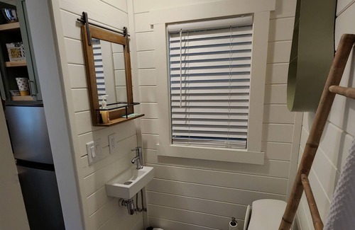 East Point Cottage | Tiny Life In East Point /Airport - Mins To Downtown