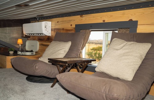 Wheatland House | “Tiny Pleasures” in lovely Wheatland with a view of the lake.