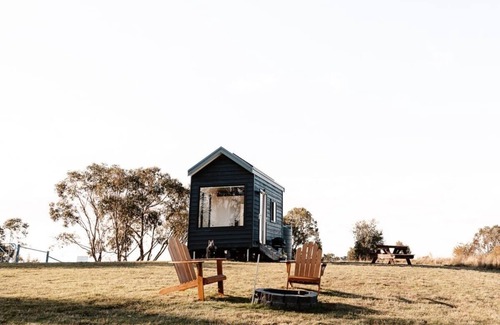 Duramana Cabin | Tiny Ruby Summary: Dr
