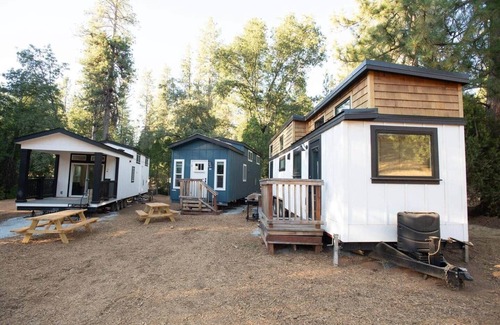Groveland House | Tiny Rustic at Yosemite Gateway
