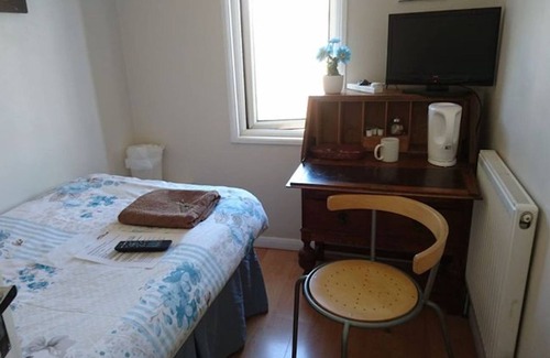 Harlington House | Tiny Single shared bathroom Room ssbyr
