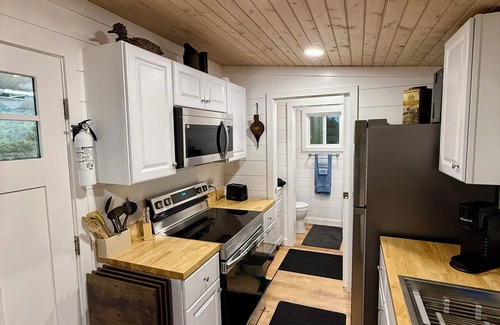 Hayesville Other | Tiny Tin Haven Mountain Views + Private Deck