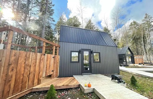 Clare House | “Tiny Two” (Private hot tub).