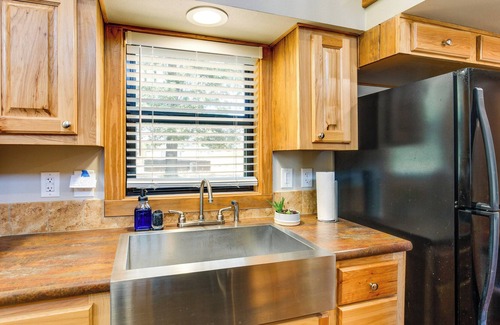 Golden House | Tiny Vacation Rental Home ~ 12 Mi to Lake Fork!