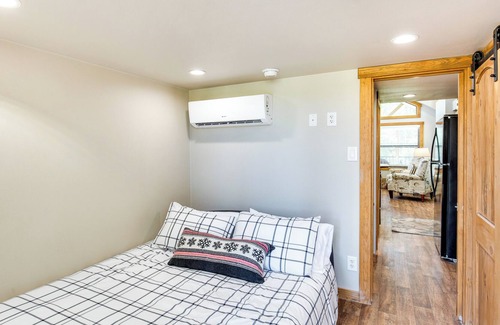 Golden House | Tiny Vacation Rental Home ~ 12 Mi to Lake Fork!