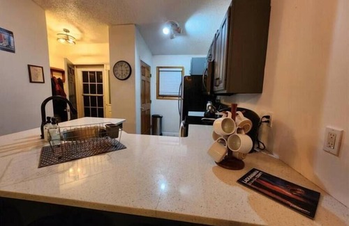 Union Dale House | Tioga Townhouse: Save 20% Stay in 2BR Under the Stars!