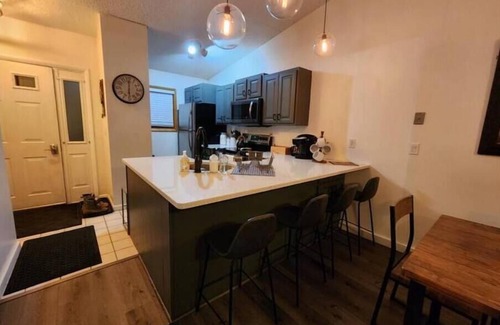 Union Dale House | Tioga Townhouse: Save 20% Stay in 2BR Under the Stars!