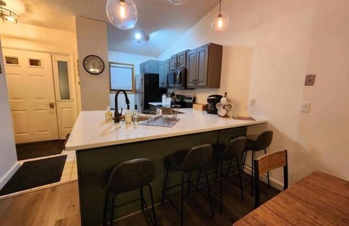 Union Dale House | Tioga Townhouse: Save 20% Stay in 2BR Under the Stars!