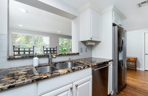 Laurel House | Tipsy Mermaid Cottage WALK or BIKE to Nokomis Beach!