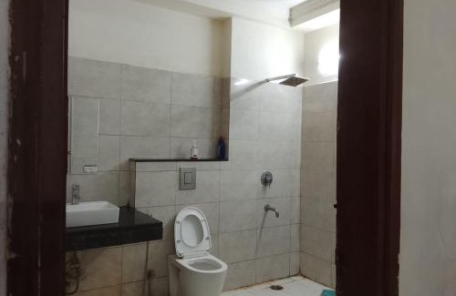 DLF Phase 3 House | Tipsyy Inn Suites 020