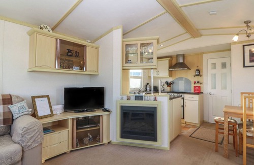 Garn Fadryn Cottage | TIR GLYN CARAVAN, family friendly, with a garden in Aberdaron