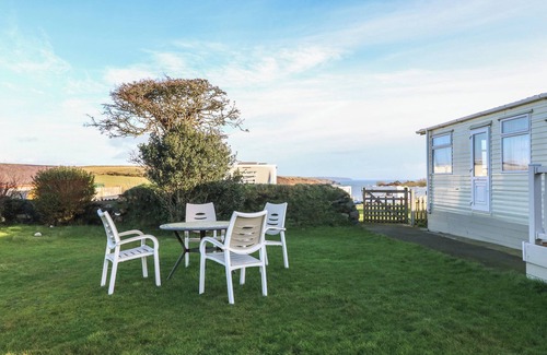 Garn Fadryn Cottage | TIR GLYN CARAVAN, family friendly, with a garden in Aberdaron
