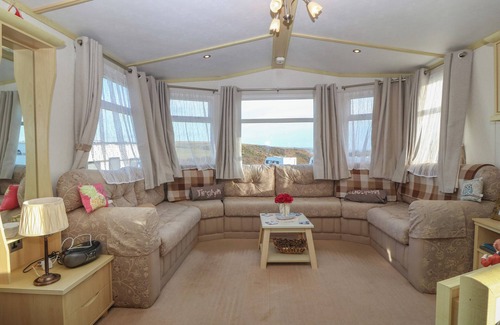 Garn Fadryn Cottage | TIR GLYN CARAVAN, family friendly, with a garden in Aberdaron