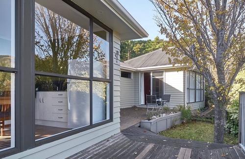 Akaroa Cottage | Tiro Treasure - Akaroa Holiday Home