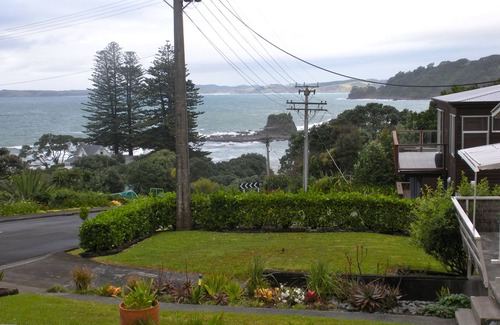 Leigh Cottage | Tiromoana - Mathesons Bay Holiday Home