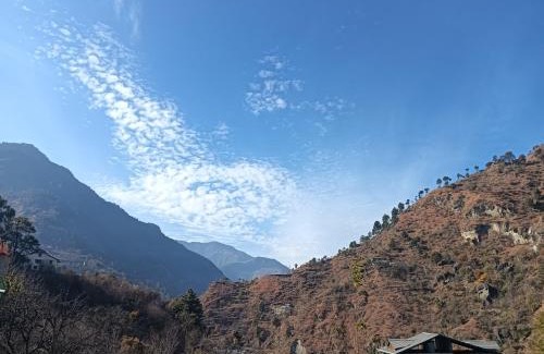 Banjar House | Tirthan Gateway Homestay